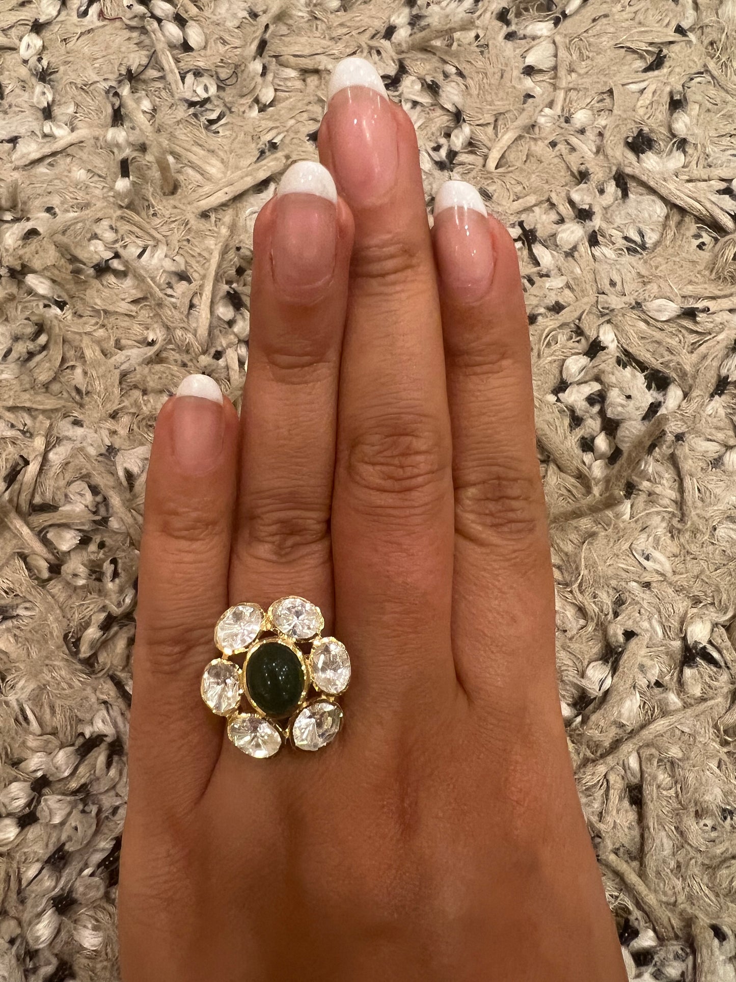 Flower emerald ring