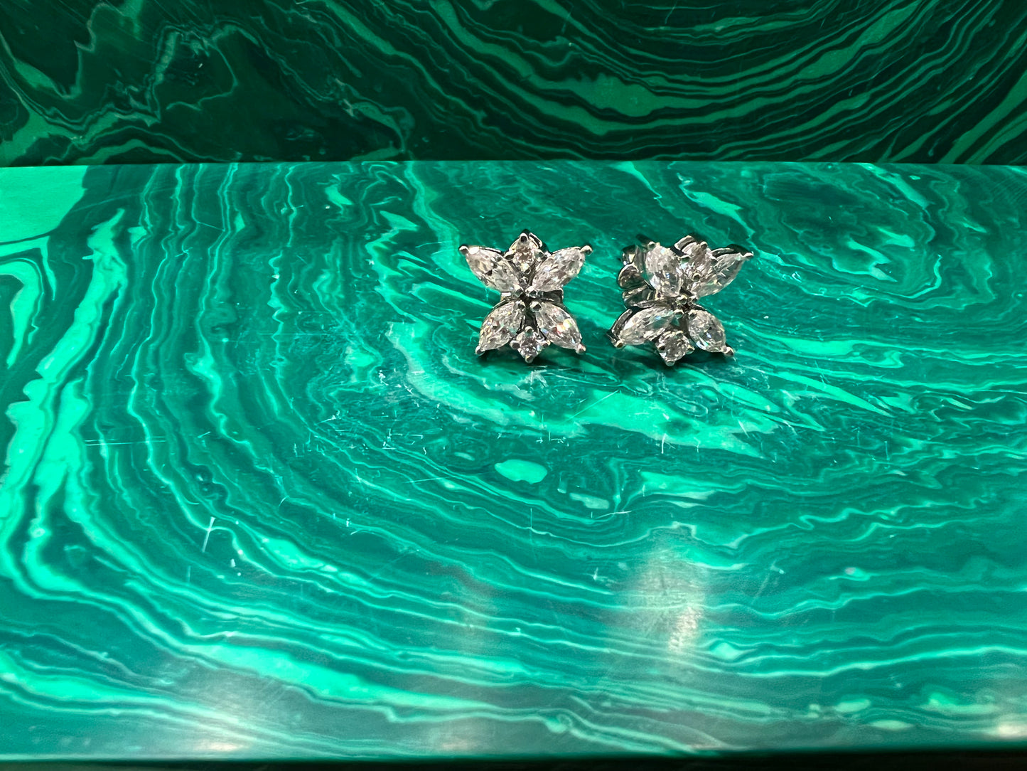 Flower shaped 4 leaf studs with rounds