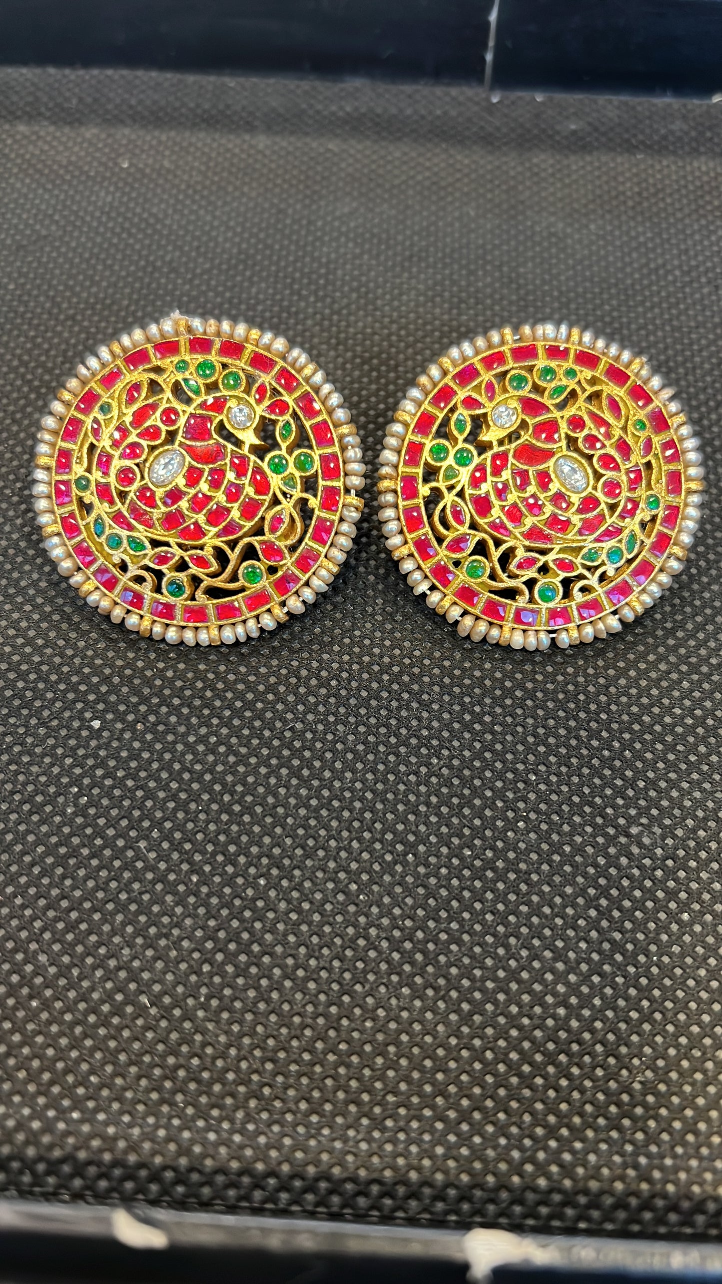 Peacock round studs